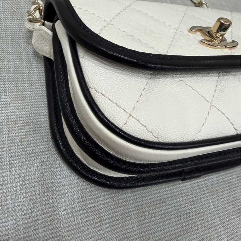 香奈兒CHANEL 2021s荔枝牛皮黑白熊貓色 馬鞍包 郵差包-10