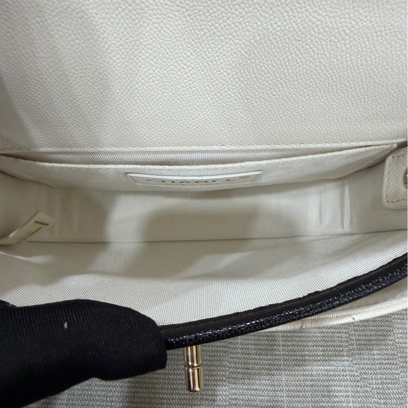 香奈兒CHANEL 2021s荔枝牛皮黑白熊貓色 馬鞍包 郵差包-18