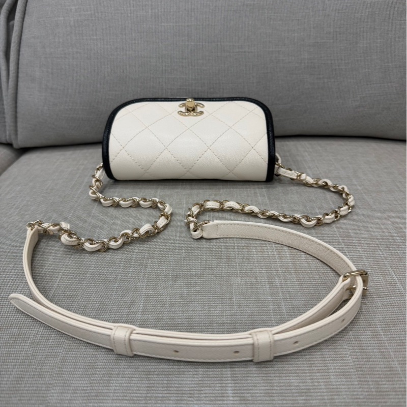 香奈兒CHANEL 2021s荔枝牛皮黑白熊貓色 馬鞍包 郵差包-25