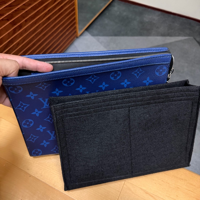 Lv海洋藍老花手拿包 （M30423）-6