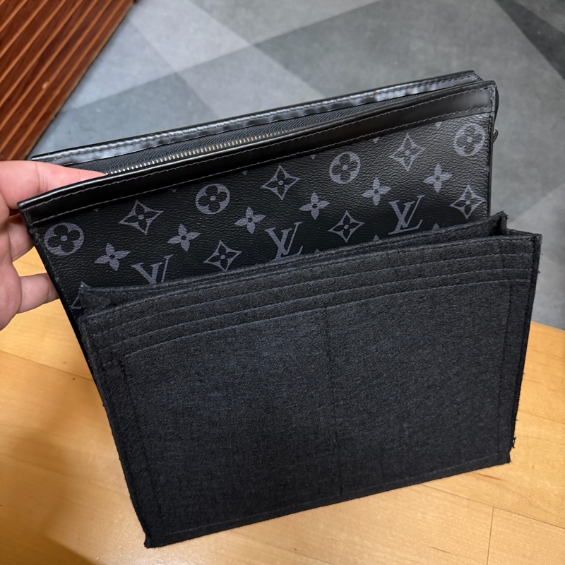 Lv黑老花手拿包 (M61692)-5