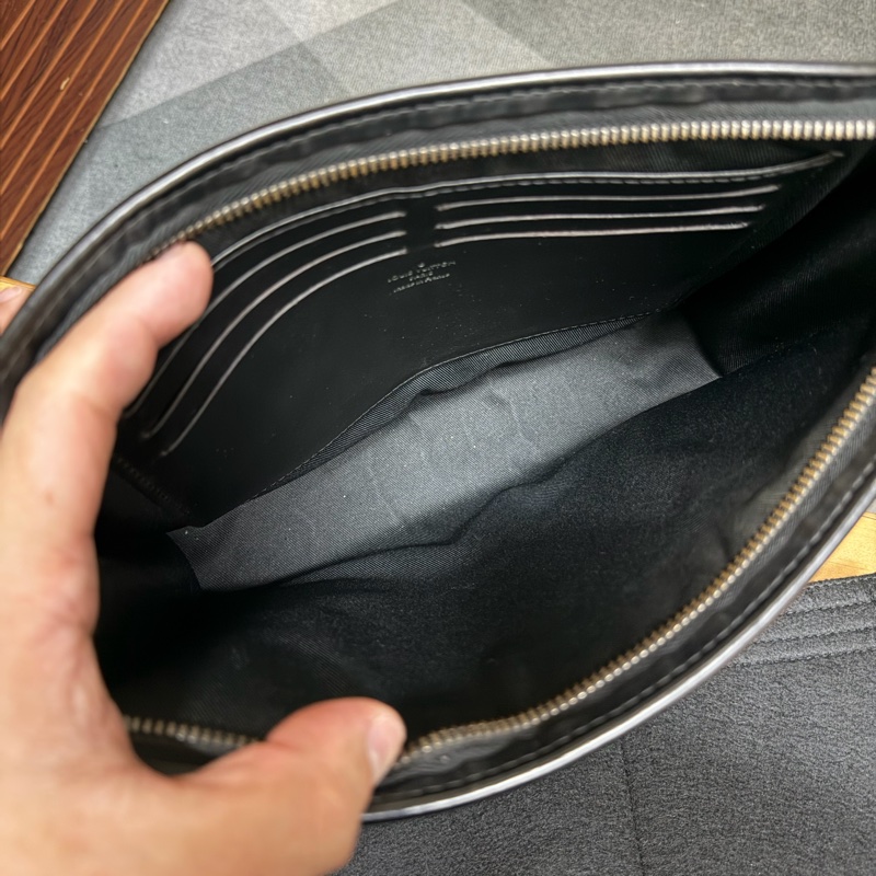 Lv黑老花手拿包 (M61692)-6