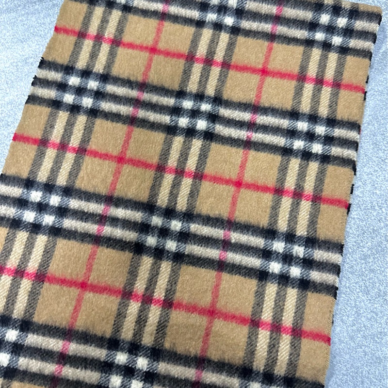 BURBERRY經典格紋羊絨圍巾-8