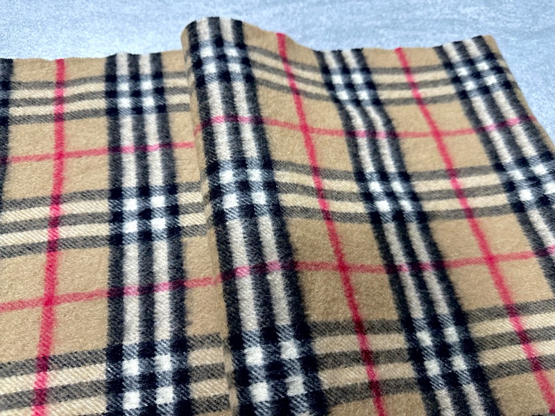BURBERRY經典格紋羊絨圍巾-10
