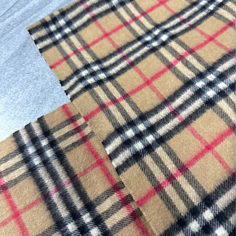 BURBERRY經典格紋羊絨圍巾-14