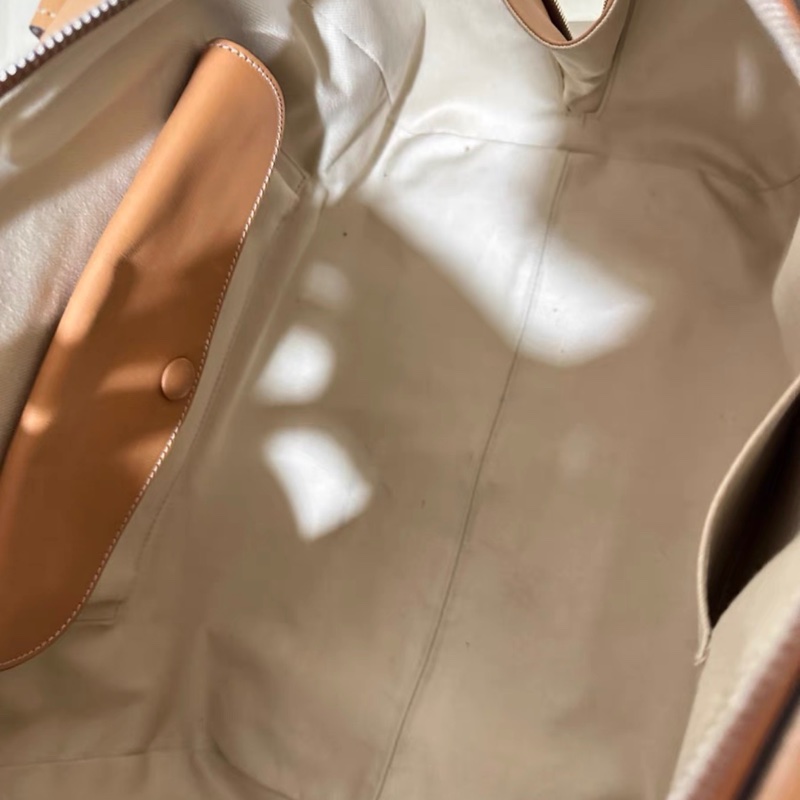 chloe 經典鎖頭旅行袋焦糖色-6