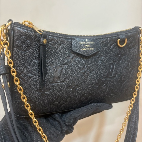 LV Easy Pouch On Strap 壓紋黑色