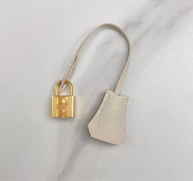 愛馬仕hermes kelly 25奶昔白金扣togo皮 Y刻 99閒置新～-12