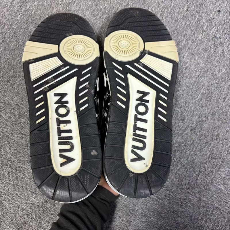【louis vuitton】黑白Trainer系帶低幫時尚板鞋 97新 碼數:8.5-6