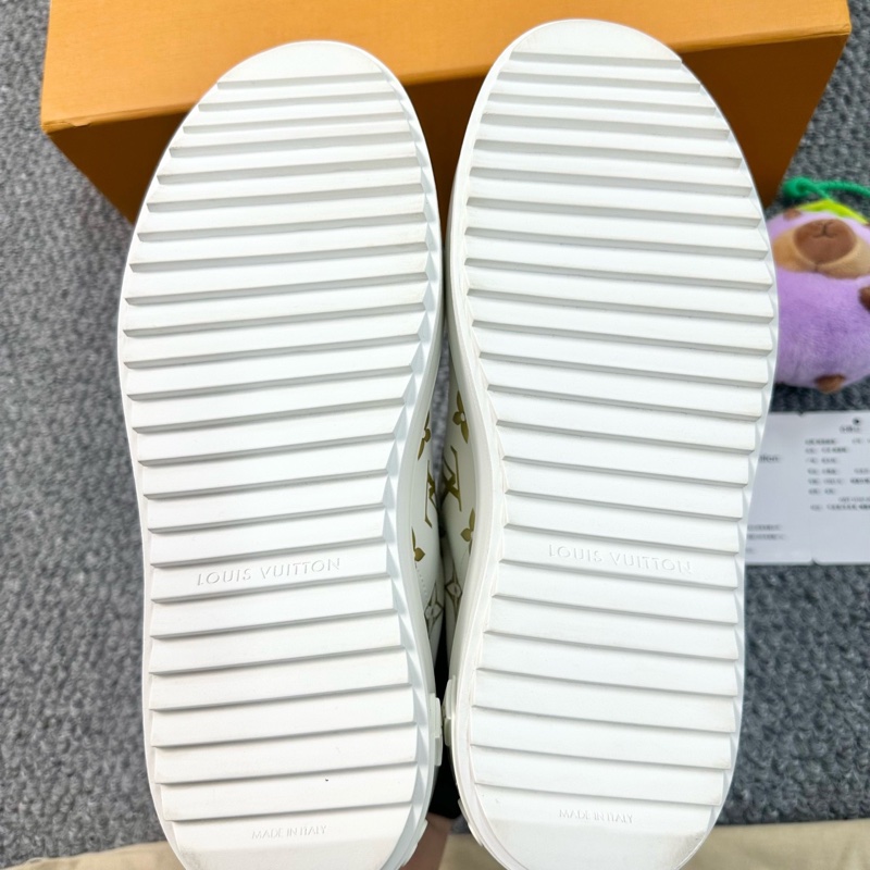 Louis Vuitton lv白色老花滿印logo休閒板鞋 36碼 99新-4