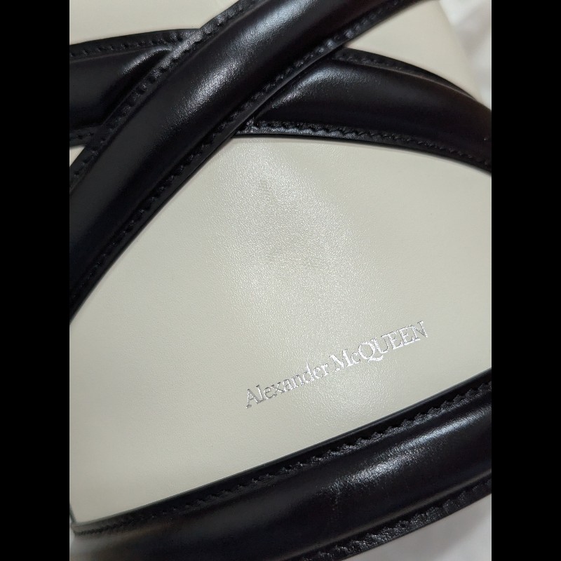 ALEXANDER MCQUEEN The Curve Bag 水桶包 黑白相間-2