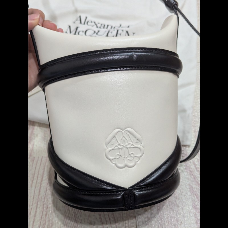 ALEXANDER MCQUEEN The Curve Bag 水桶包 黑白相間-20