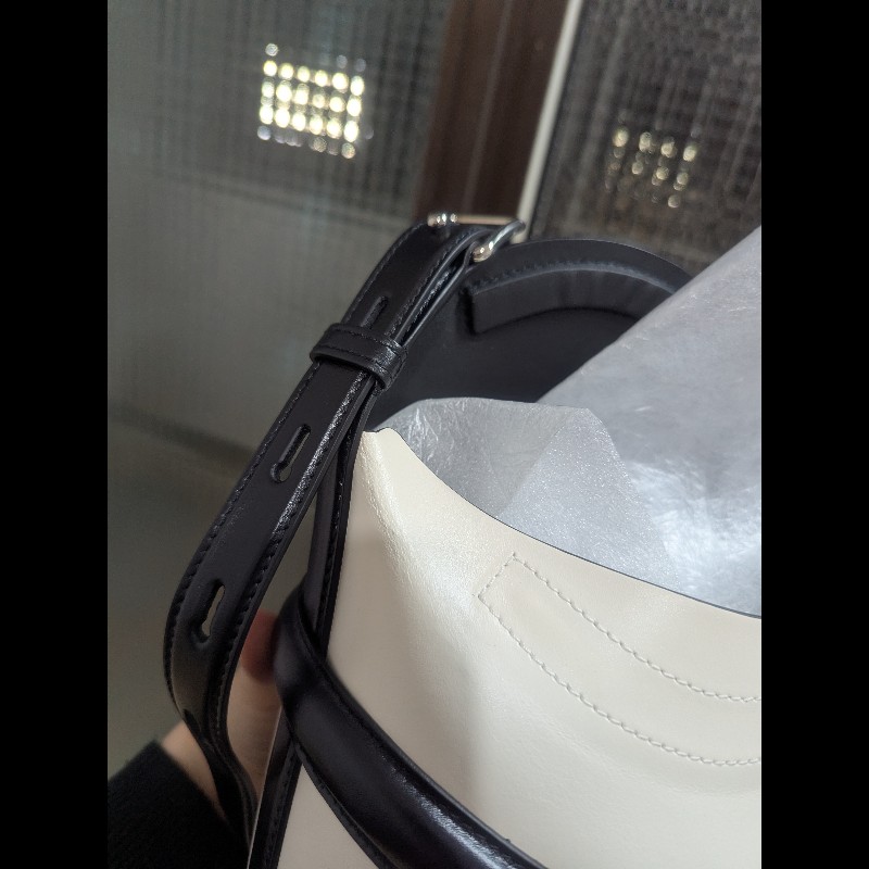 ALEXANDER MCQUEEN The Curve Bag 水桶包 黑白相間-24