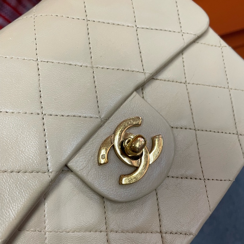 CHANEL VINTAGE SQUARE 香奈兒中古款 方胖子羊皮奶茶色-6
