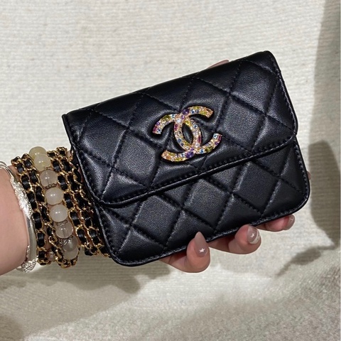 ✨全網最平 CHANEL woc mini 21C黑金羊皮 彩鑽雙C扣 鏈條包 30開 97新有卡