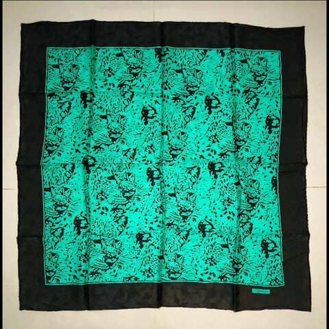 Givenchy 黑邊綠色緹花絲巾