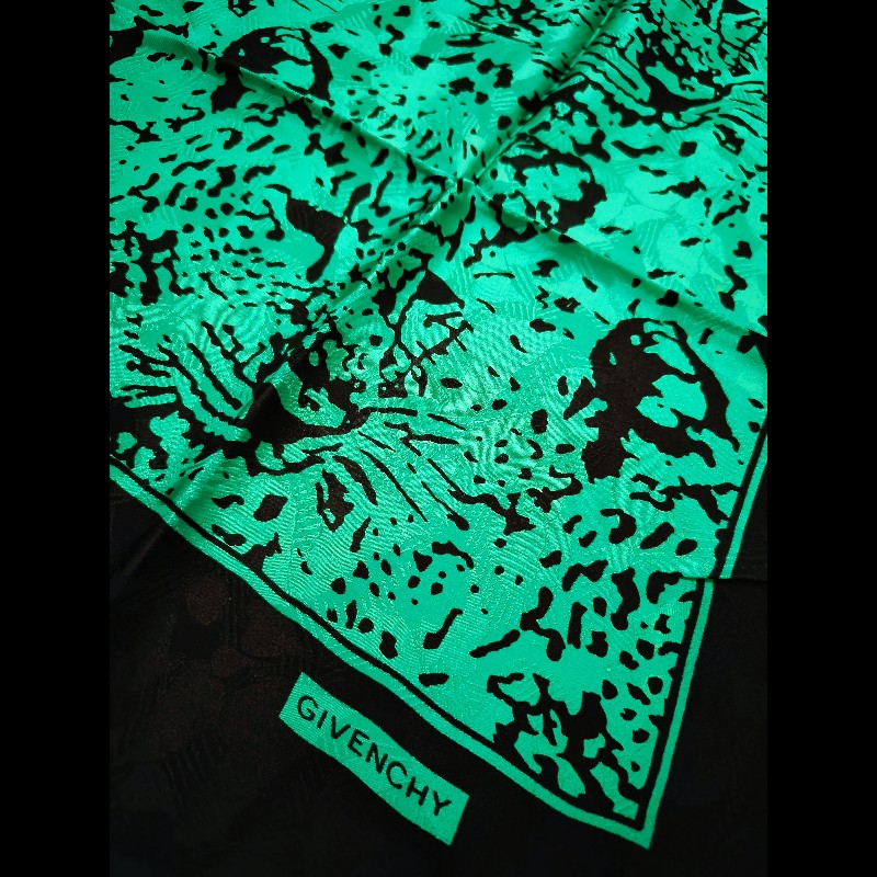 Givenchy 黑邊綠色緹花絲巾-2