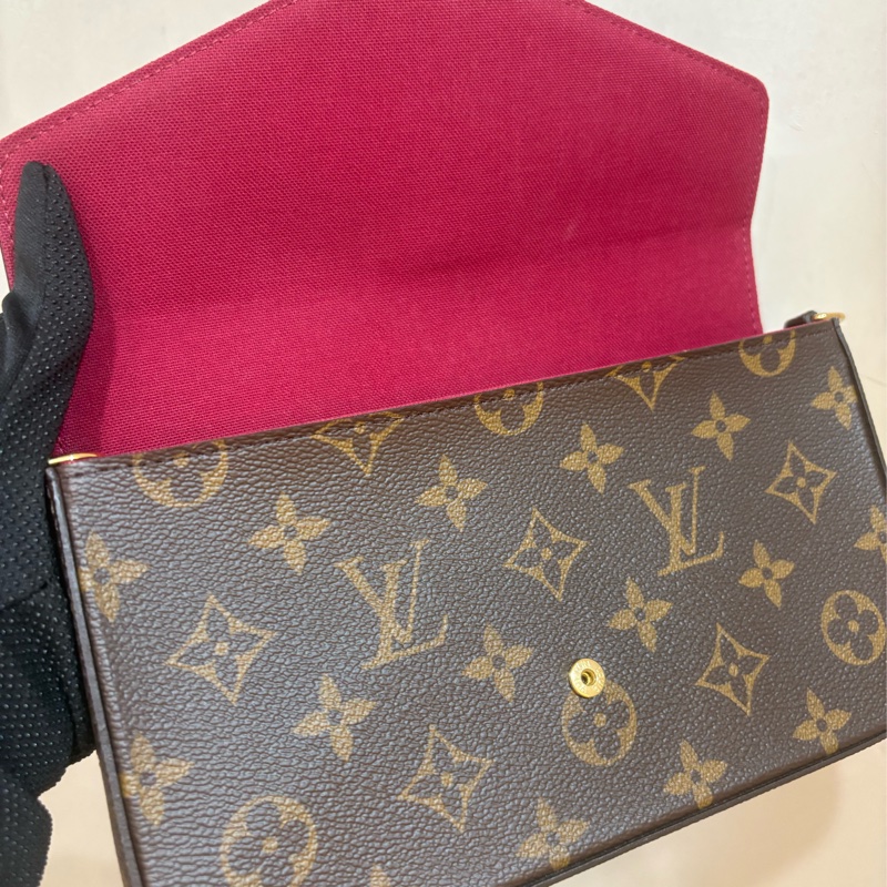 LV 老花三合一WOC 閒置品-3