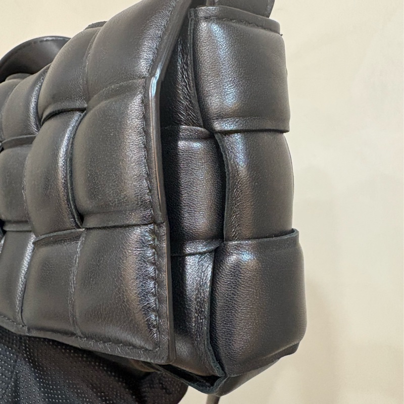 BOTTEGA VENETA Padded Cassette 枕頭編織包-1
