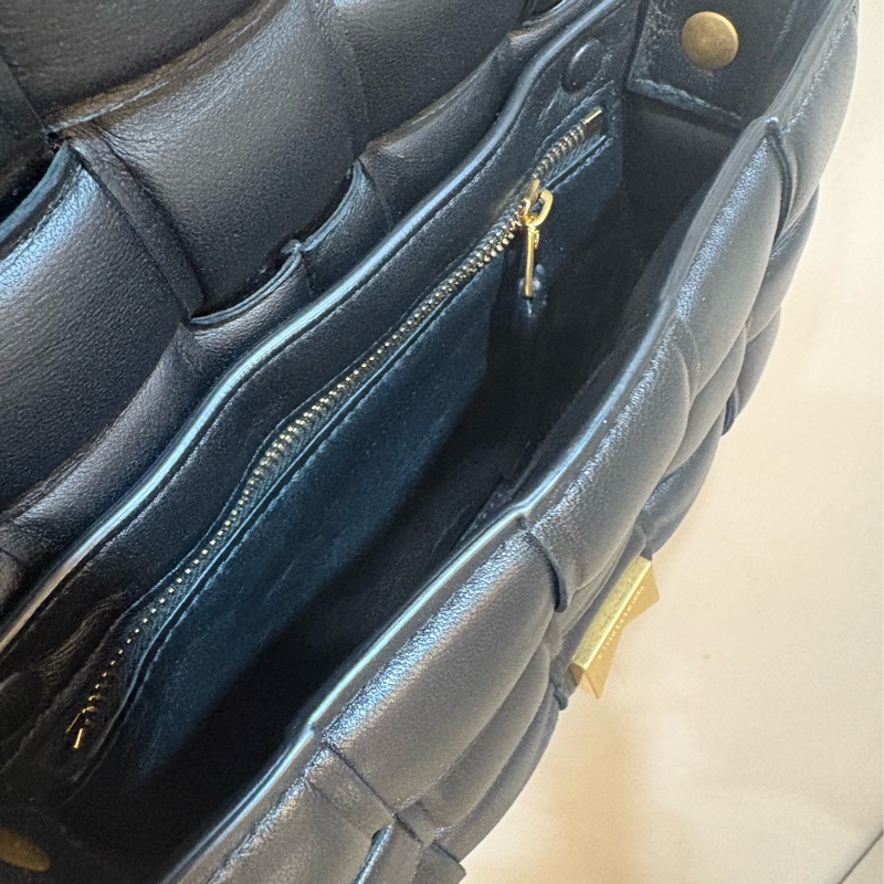 BOTTEGA VENETA Padded Cassette 枕頭編織包-6