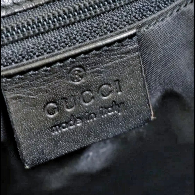 Gucci 限量版 黑色皮革抽繩鏈條水桶包-18