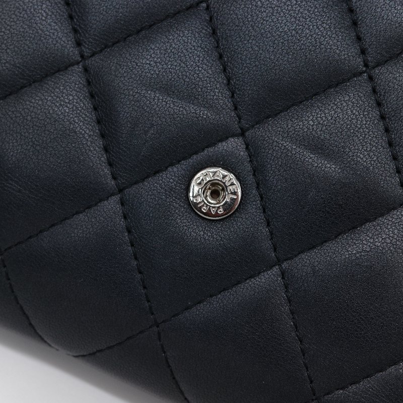 Chanel 香奈兒 經典雙C金屬菱紋 黑色 小羊皮 翻蓋三折短夾-12