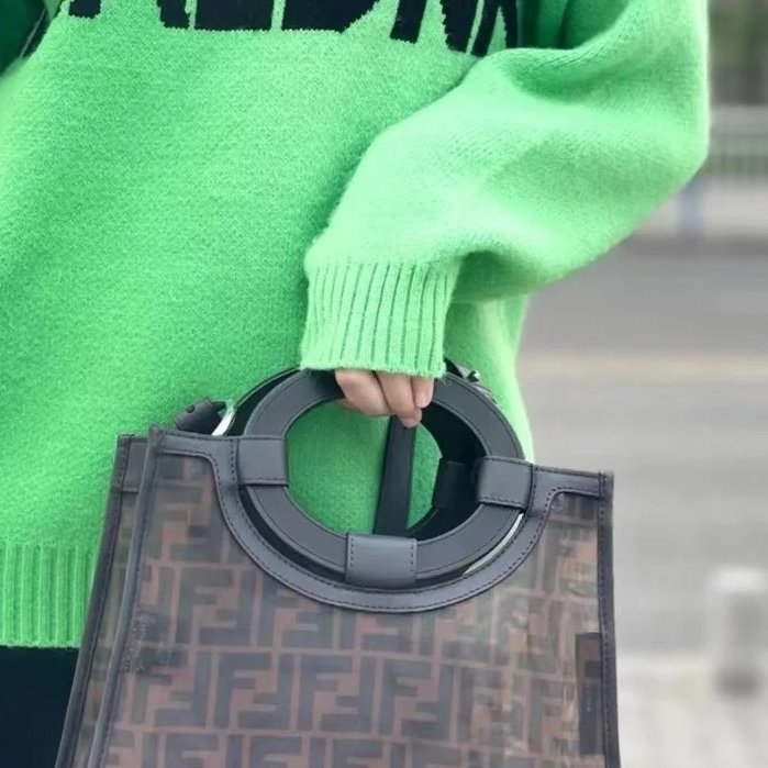 Fendi runaway老花PVC圓環 網面手提斜背包28*22*11 98新配件塵袋-0