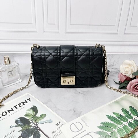 Dior Miss Dior 黑色金扣woc鏈條包 19×12×4cm 98新配件塵袋