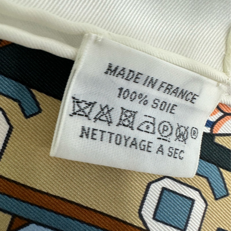HERMES 史詩細節 絲巾有盒70*70 全新-4