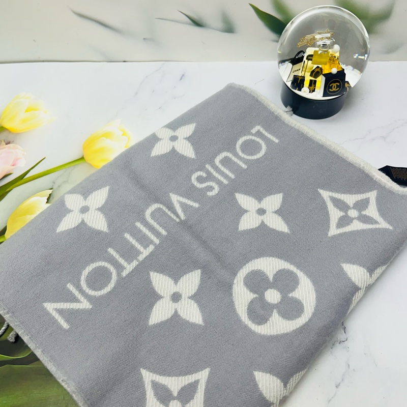 lv灰色羊毛圍巾-1