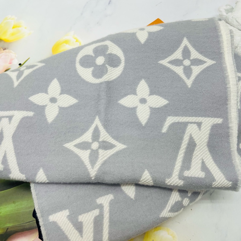 lv灰色羊毛圍巾-4