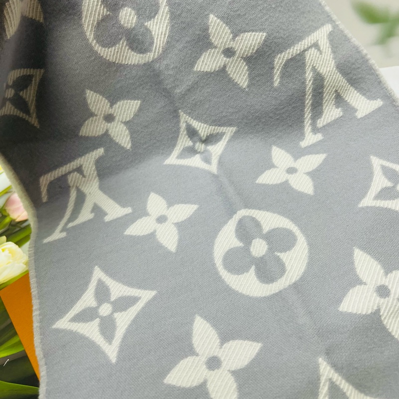 lv灰色羊毛圍巾-6