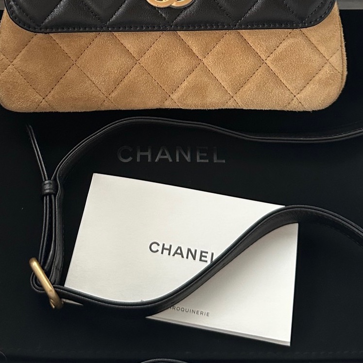 【配件：防塵袋 💕】Chanel 25A 手工坊 翻蓋包 手機包 金棕 拼皮 黑色 棕色 麂皮 羊皮 金扣 手提 單肩 斜挎-4