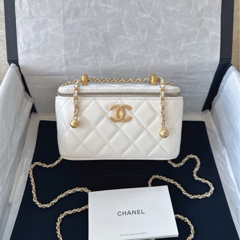 【配件：防塵袋 99新💕】Chanel 25S 雙金球 長盒子 盒子包 化妝包 白金 白色 金扣 鏈條可調節 手提 單肩 斜挎