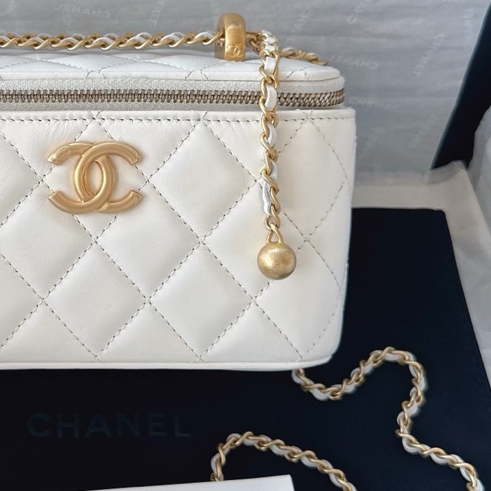 【配件：防塵袋 99新💕】Chanel 25S 雙金球 長盒子 盒子包 化妝包 白金 白色 金扣 鏈條可調節 手提 單肩 斜挎-2