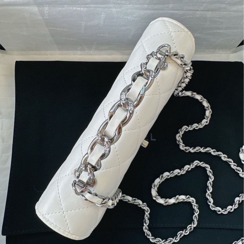 【配件：包裝盒、防塵袋、說明書 99新💕】 Chanel 23k 水鑽 手柄 風琴包 woc 白銀 白色 銀扣 牛皮 手提 斜挎 單肩-1