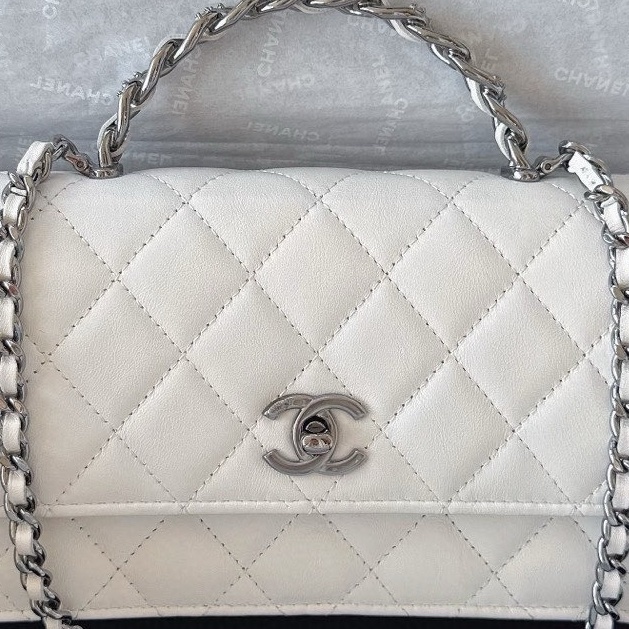 【配件：包裝盒、防塵袋、說明書 99新💕】 Chanel 23k 水鑽 手柄 風琴包 woc 白銀 白色 銀扣 牛皮 手提 斜挎 單肩-3