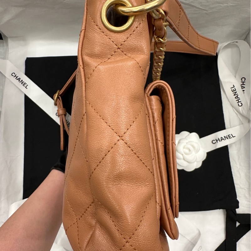 【配件：防塵袋 💕】Chanel 24p 焦糖色 腋下 嬉皮包 hobo 小號-2