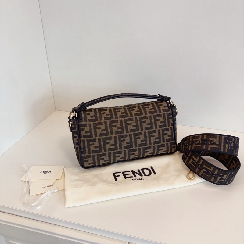 【98新🆕】Fendi Baguette老花法棍包 中號手提包-1