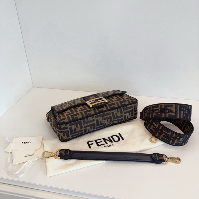 【98新🆕】Fendi Baguette老花法棍包 中號手提包-3