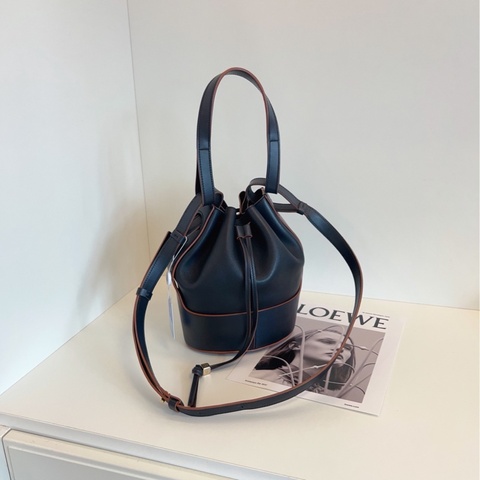 【98新🆕】Loewe  Balloon 束繩 牛皮 抽繩氣球包 無限接近黑的深墨藍 小號  手提包