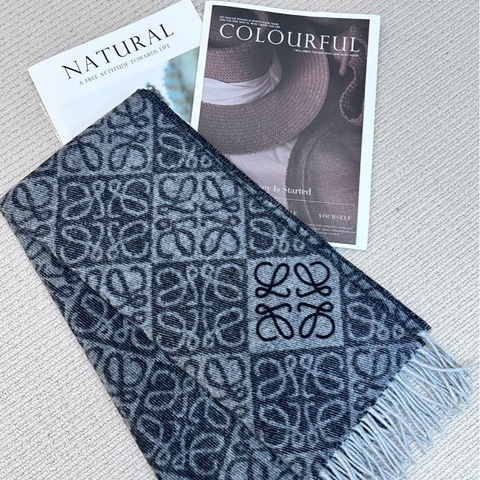 【全❤️】LOEWE Anagram scarf羊絨羊毛刺繡 圍巾頸巾女款 深灰色