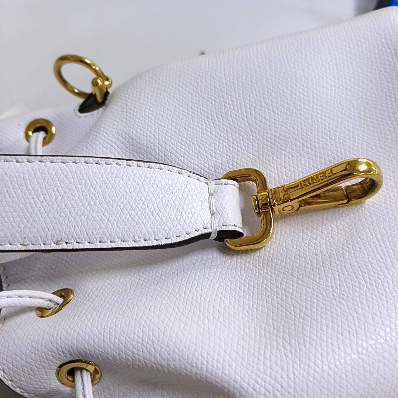 FENDI Mon Tresor迷你白色牛皮斜挎包 金色五金 2條可拆卸肩帶-9