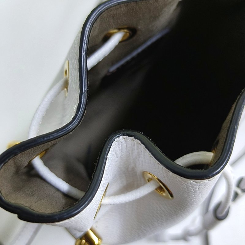 FENDI Mon Tresor迷你白色牛皮斜挎包 金色五金 2條可拆卸肩帶-12