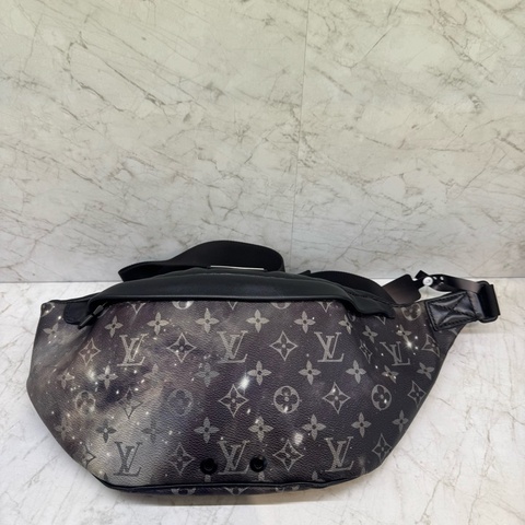 LV黑色老花星空腰包/晶片