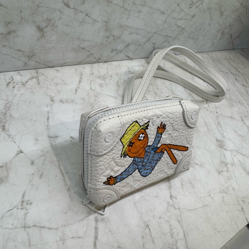 LV白全皮壓紋小包/M80209-2