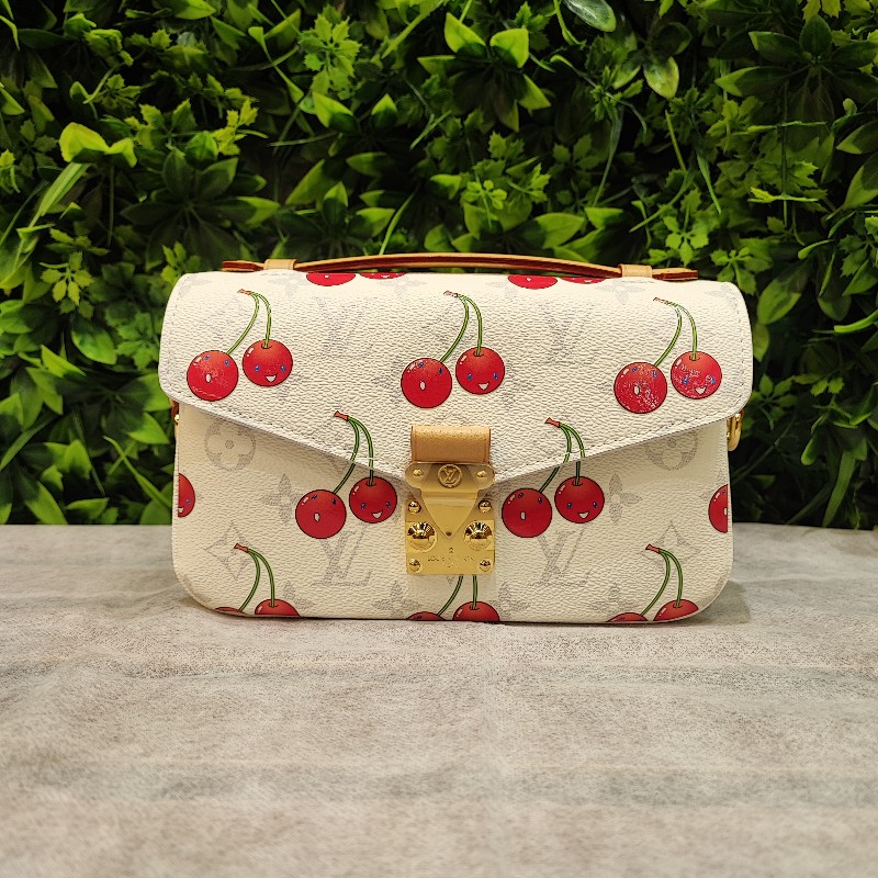 Louis Vuitton x TM Pochette Metis East West-1