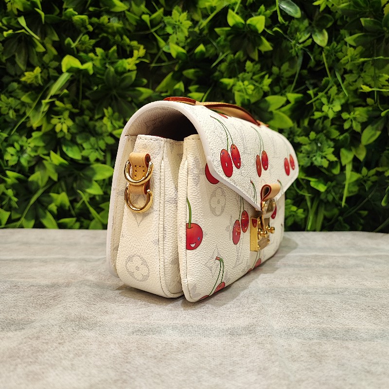 Louis Vuitton x TM Pochette Metis East West-3