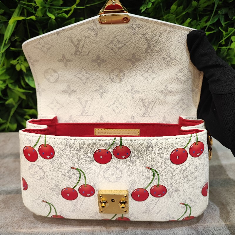 Louis Vuitton x TM Pochette Metis East West-12