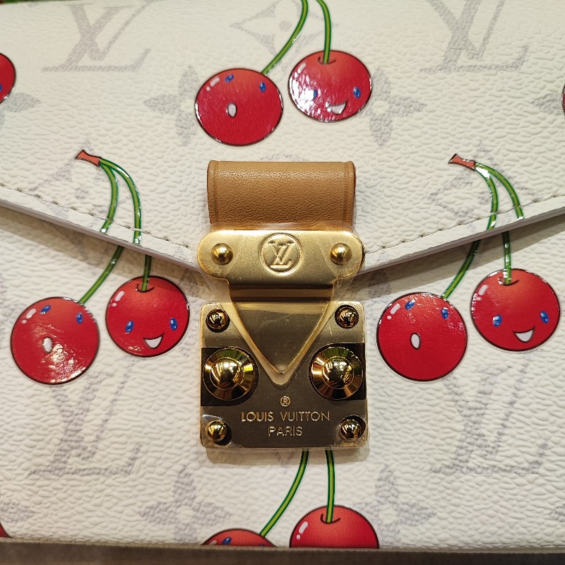 Louis Vuitton x TM Pochette Metis East West-14